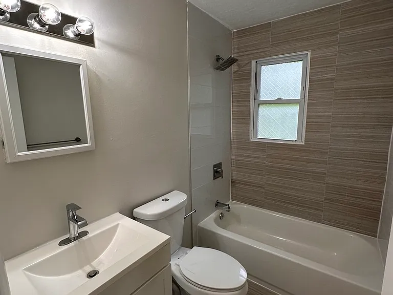 22 Lake St #5B — Photo 4