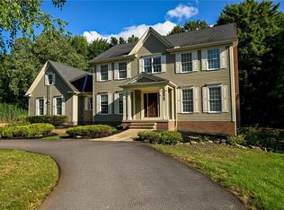 990 Whisperwood Ln, Aurora, OH 44202