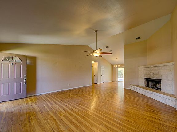 5th image of 209 Deer Creek Dr