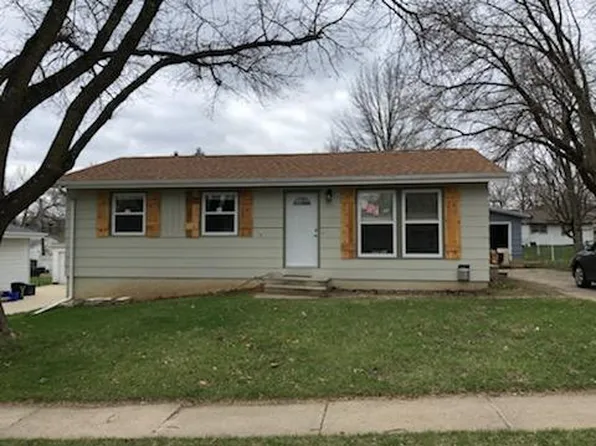 535 W 9th Ave, Marion, IA 52302