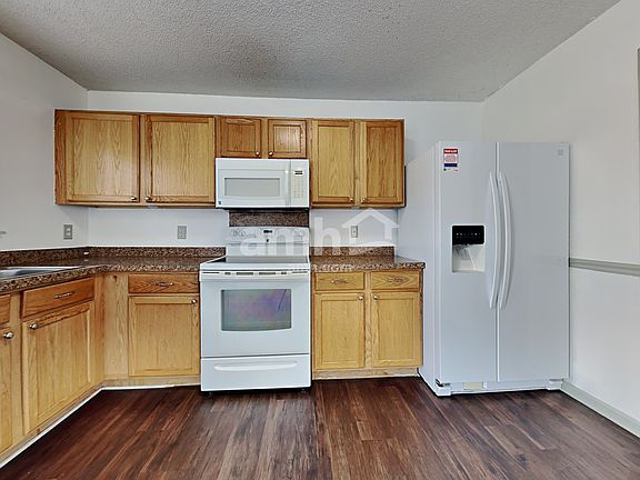3rd image of 27 Creek Bend Dr
