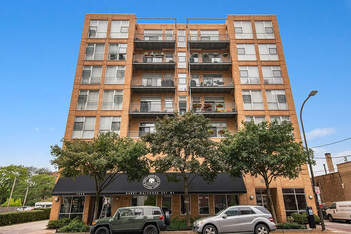 Building - 1572 Maple Ave #304
