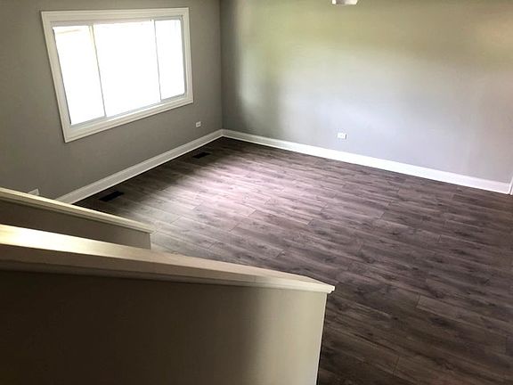 5th image of 900 Santuit Ct