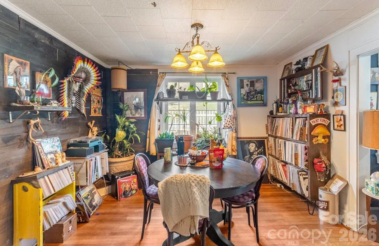 2 bed, 1.5 bath, 879 sqft, $1,750 — Photo 3