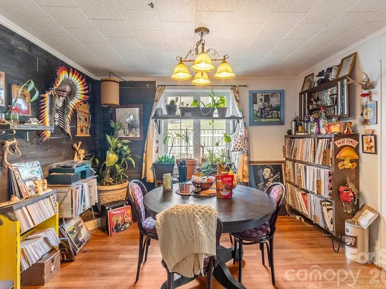 16 Sycamore St — Photo 3