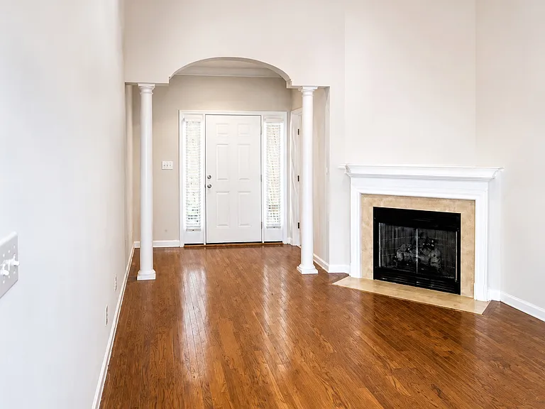 125 Florians Dr — Photo 2
