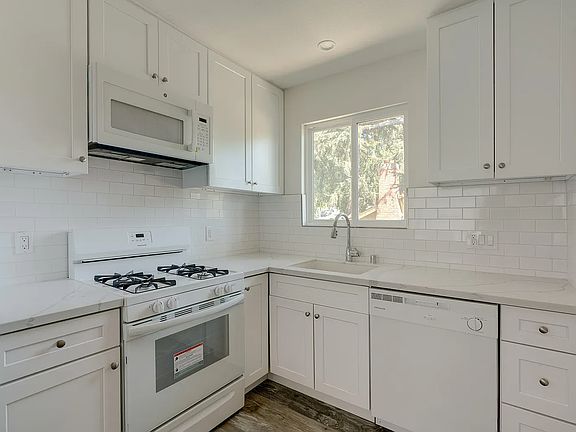 4th image of 2113 Glenada Ave #5