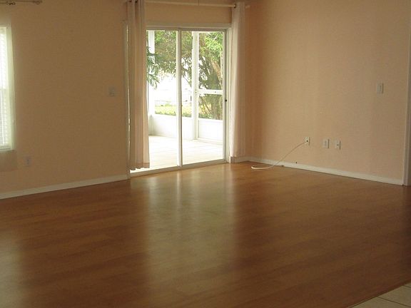 3rd image of 4005 Las Brisas Pl