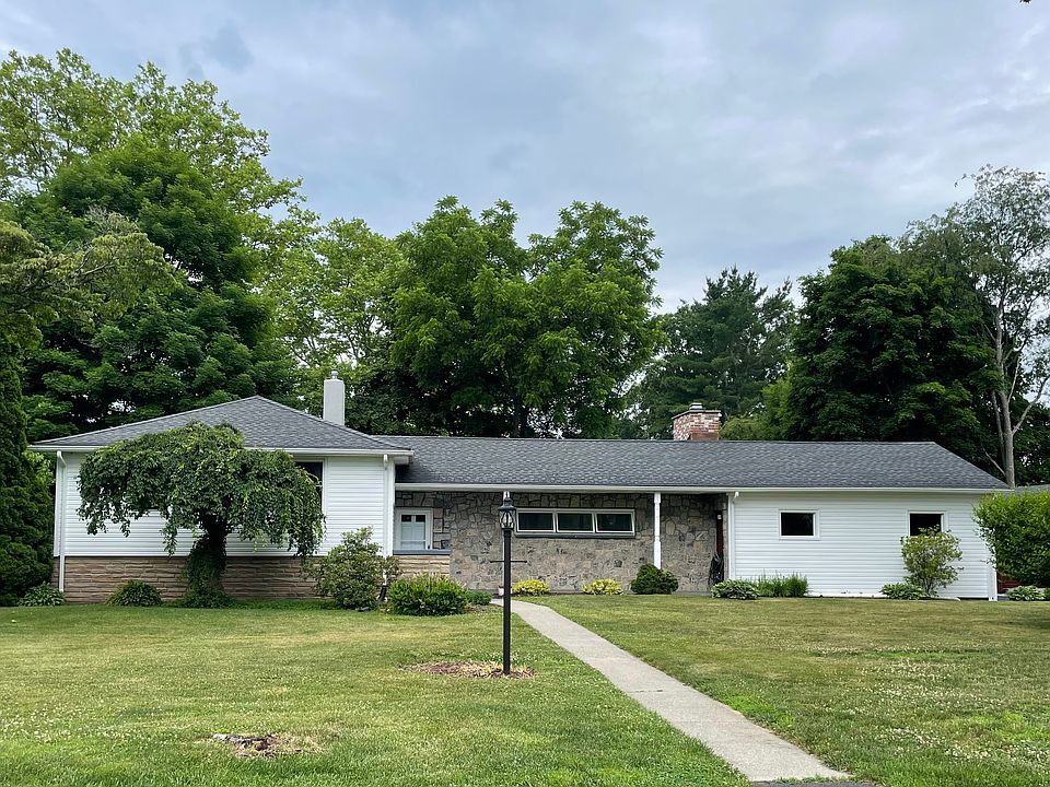 1st image of 12 Crest Rd
