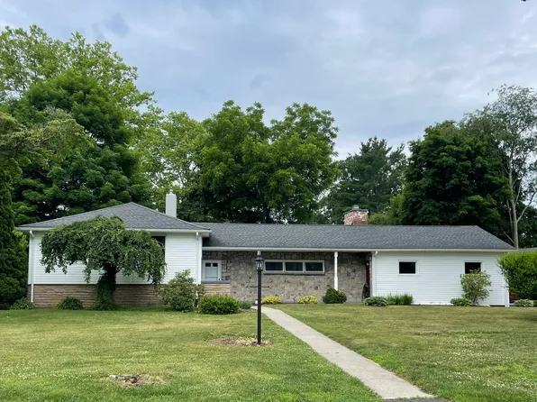 12 Crest Rd, Danbury, CT 06811