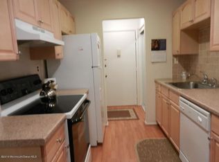 84 Amberly Dr UNIT E, Manalapan, NJ 07726