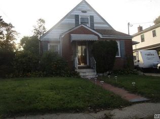 110 N Montgomery St, Valley Stream, NY 11580