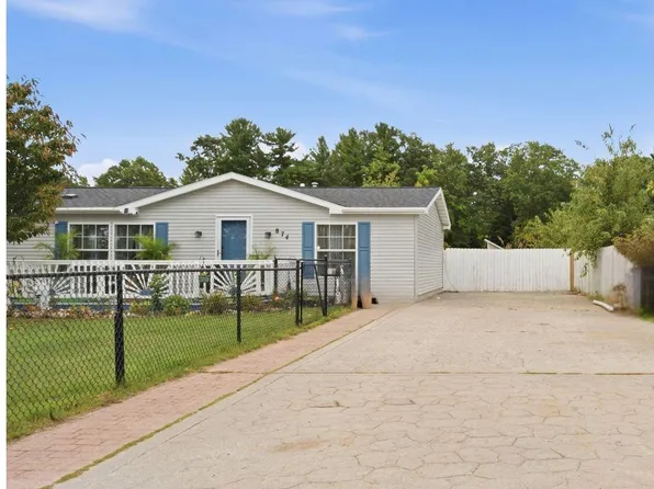 874 Crestwood Ln, Traverse City, MI 49686