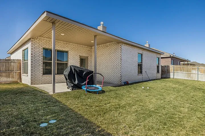 4 bed, 2.5 bath, 1984 sqft, $2,900 — Photo 4