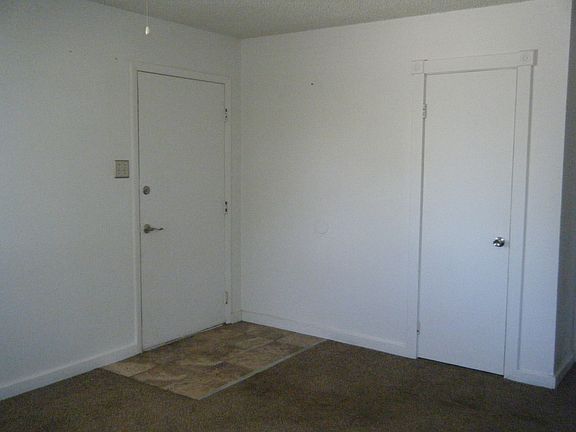 3rd image of 1324 E River St
