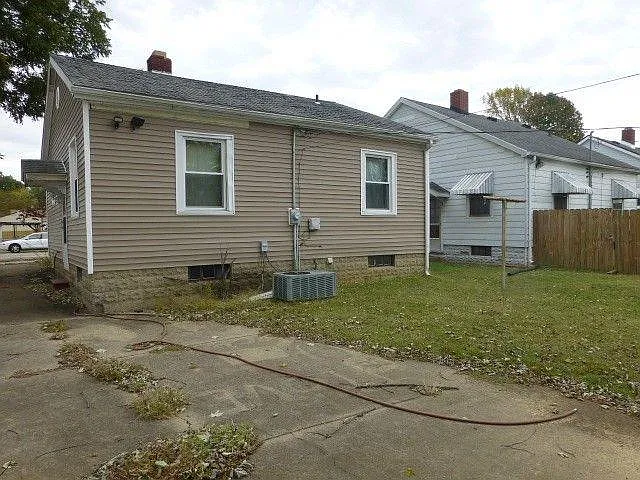 2728 Oakley St — Photo 5