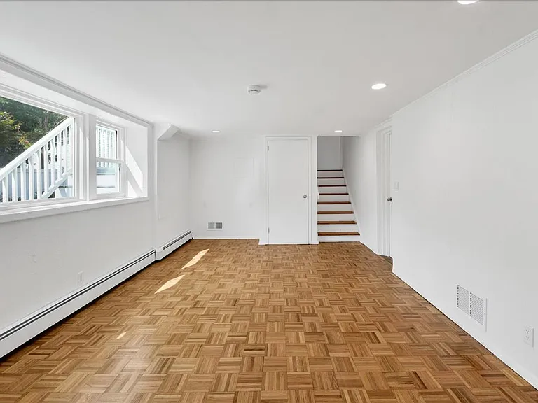 118 Van Etten Blvd — Photo 33