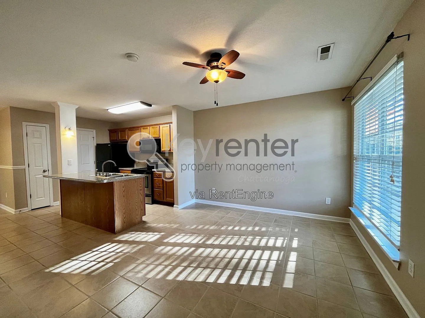 3 bed, 1.5 bath, 1186 sqft, $1,695 — Photo 2