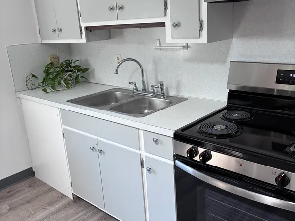 915 NE 11th St, Grants Pass, OR 97526