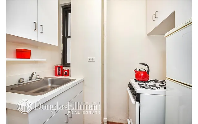 Sold by Douglas Elliman | media 12