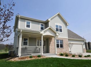 W195N17226 English Oaks Dr, Jackson, WI 53037