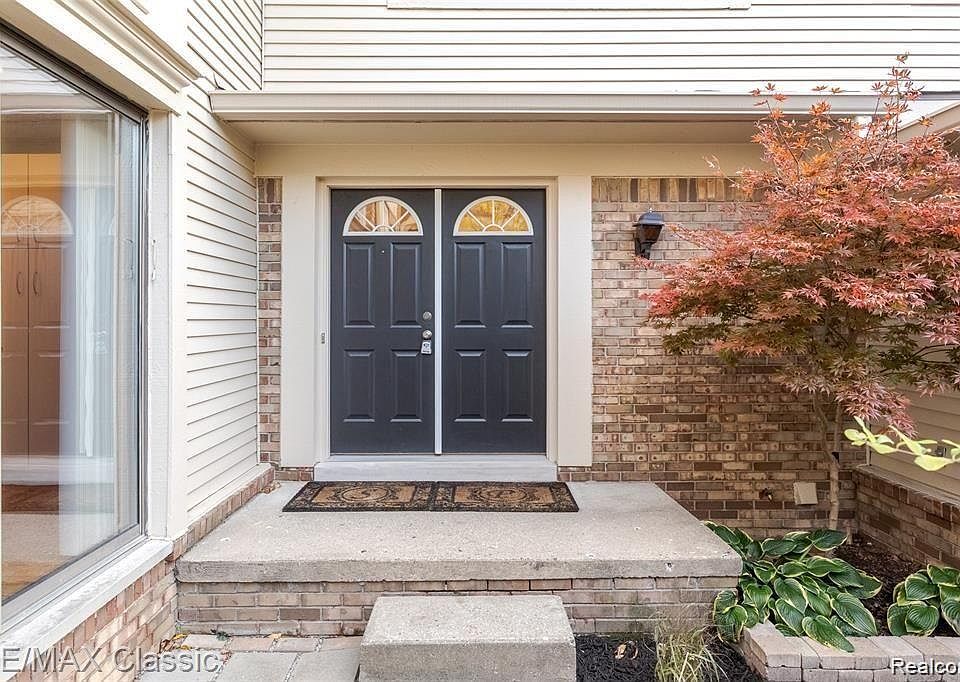 1st image of 6912 Pebblecreek Woods Dr