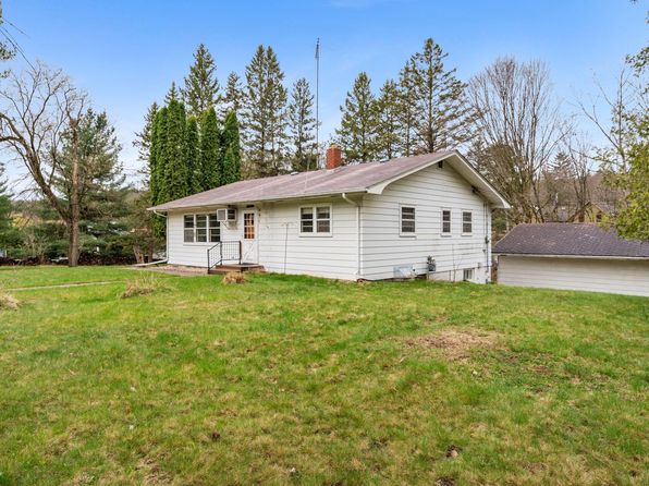 491 West St, Taylors Falls, MN 55084