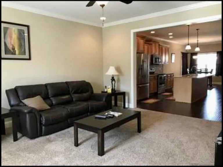 659 Continental Dr — Photo 5