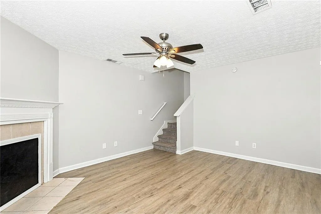 3 bed, 2.5 bath, 1560 sqft, $1,710 — Photo 4