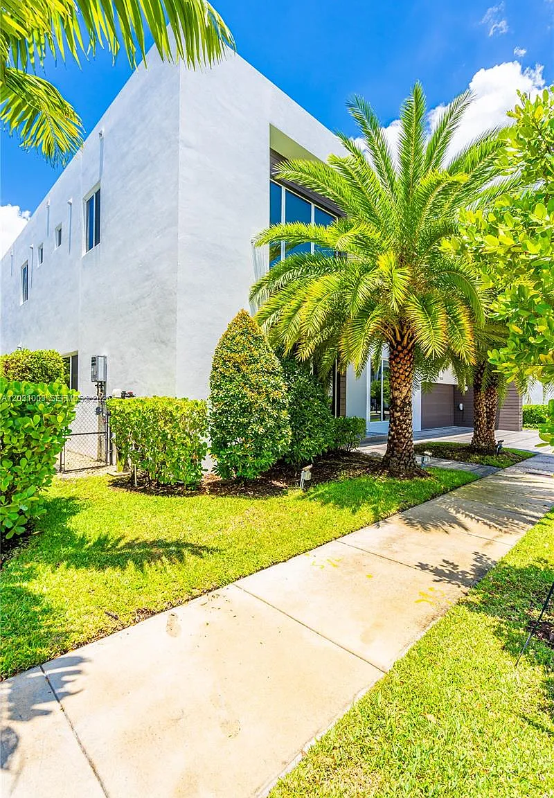 Doral Commons Residential — Photo 3