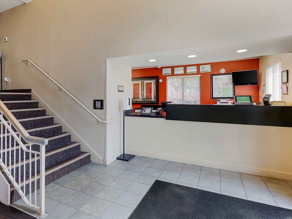Lobby and Guest Check-in