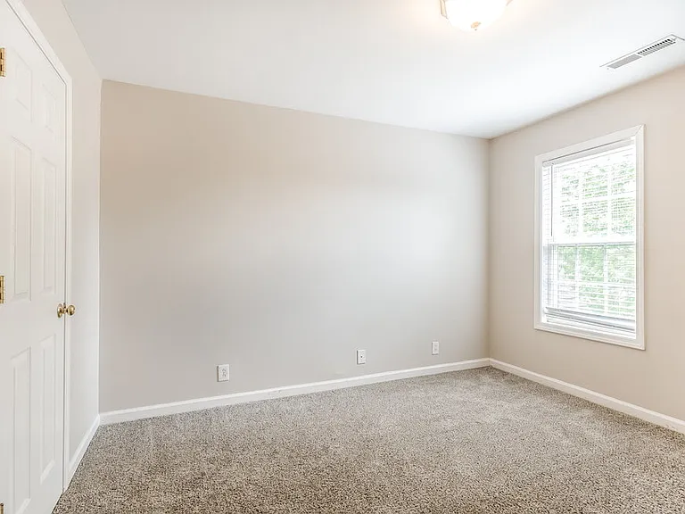 2137 Aberdeen Cir — Photo 13