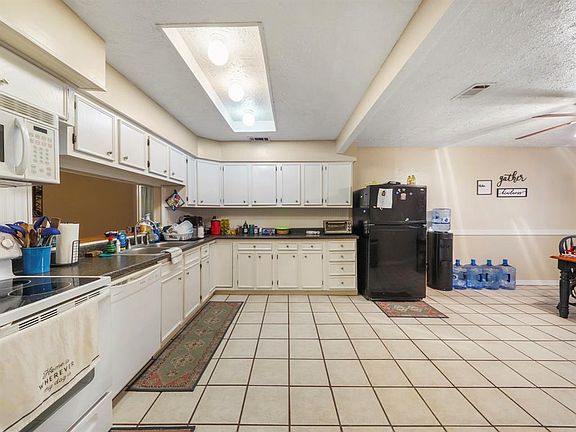 4th image of 13546 Wimbledon Dr