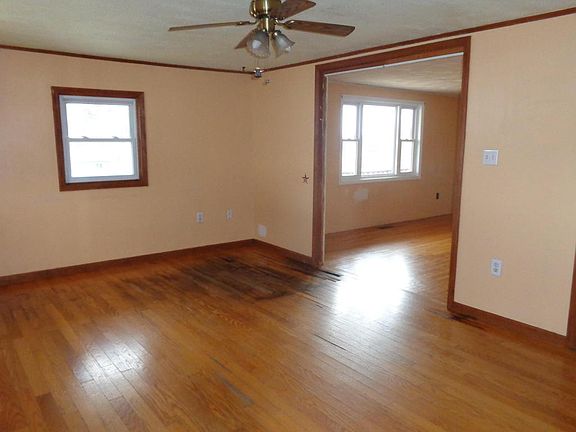 3rd image of 223 E 32nd St