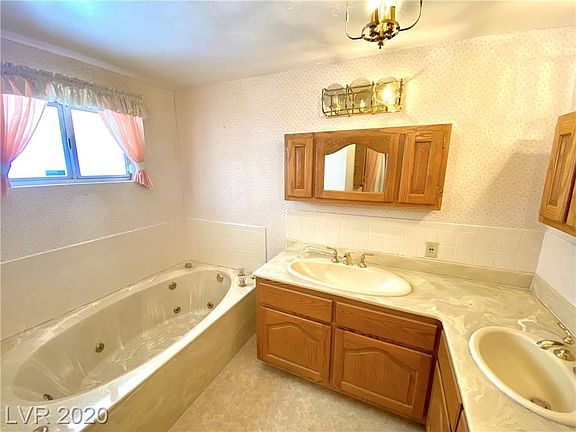 4th image of 1676 Castleberry Ln