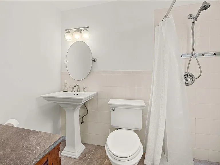 705 SE Stypmann Blvd — Photo 11
