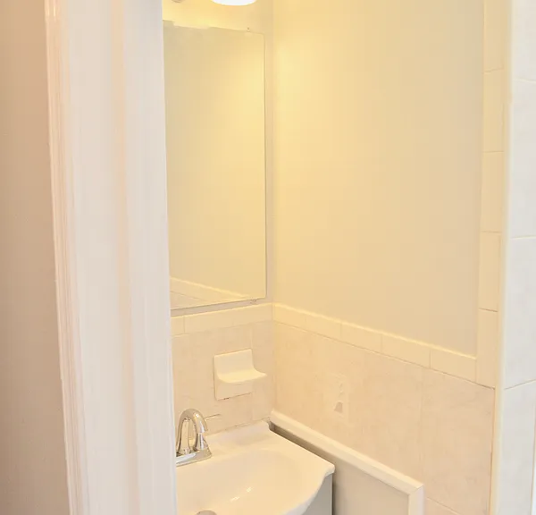 1444 N Edgewood St — Photo 8