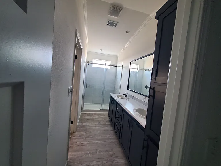 Dwelling at New Braunfels — Photo 40