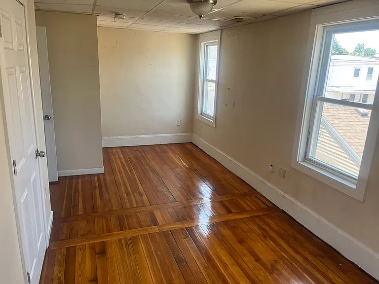 11 Floral St #2 — Photo 2