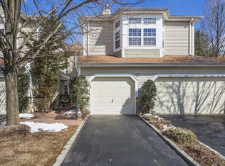 19 Sagamore Dr #113, Plainview, NY 11803