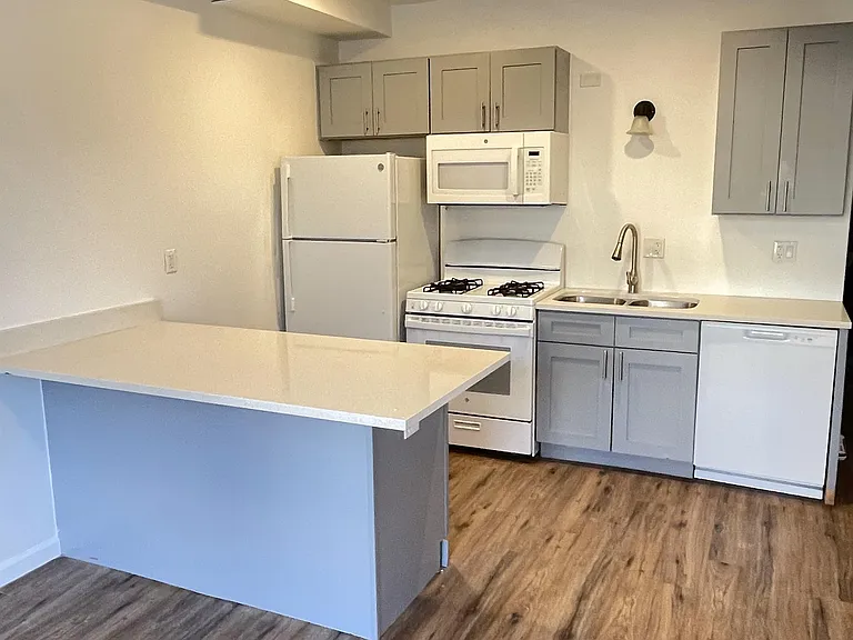 5223 W Washington Blvd — Photo 2