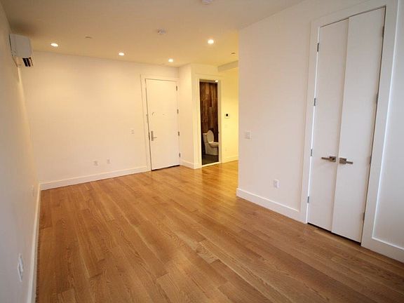 5th image of 140 Manhattan Ave #4ARTE