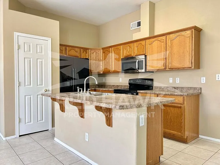 2748 S 159th Ave — Photo 5