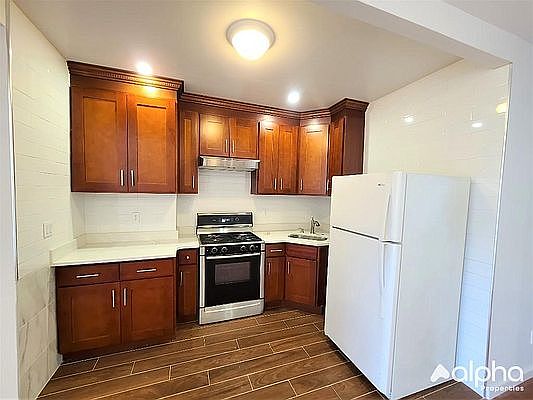 5th image of 354 E 20th St #5R