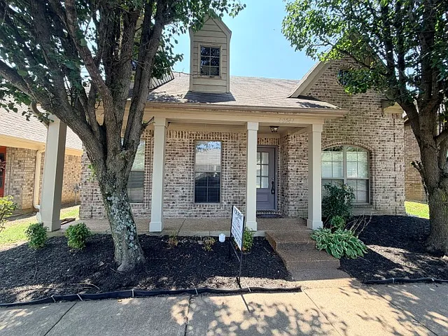 3 bed, 2.5 bath, 1866 sqft, $1,995 — Photo 1
