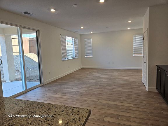 5th image of 440 Castle Peak Ct