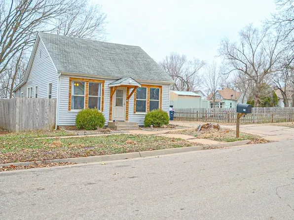 219 W Cave Springs Ave, El Dorado, KS 67042