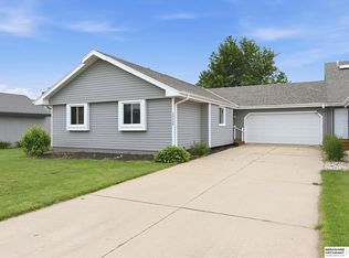 15329 R St, Omaha, NE 68137
