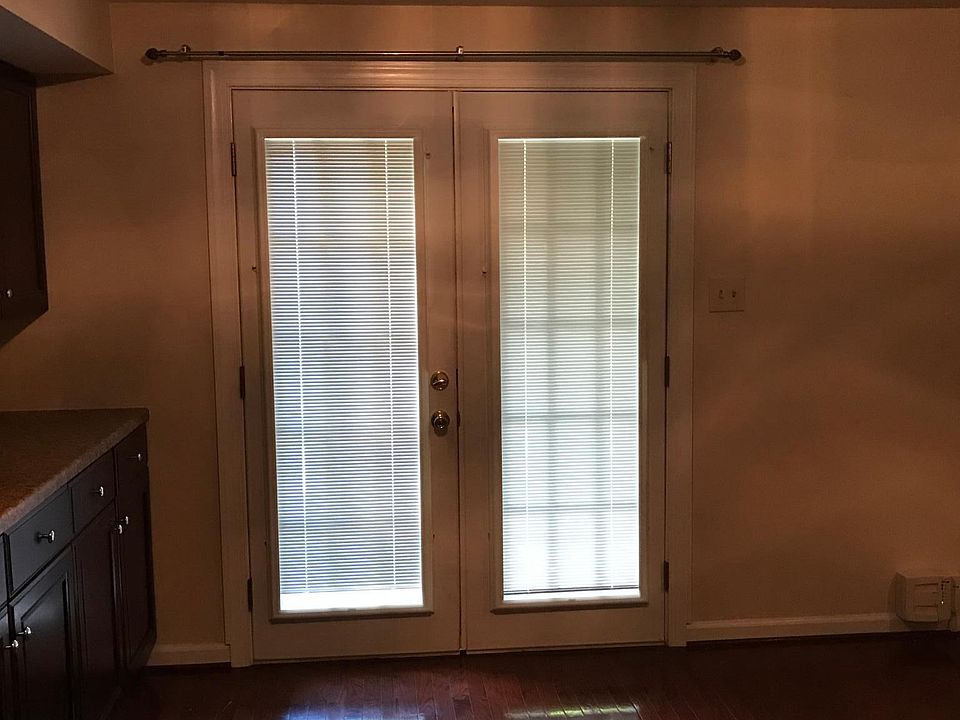 Living room / Front Entrance