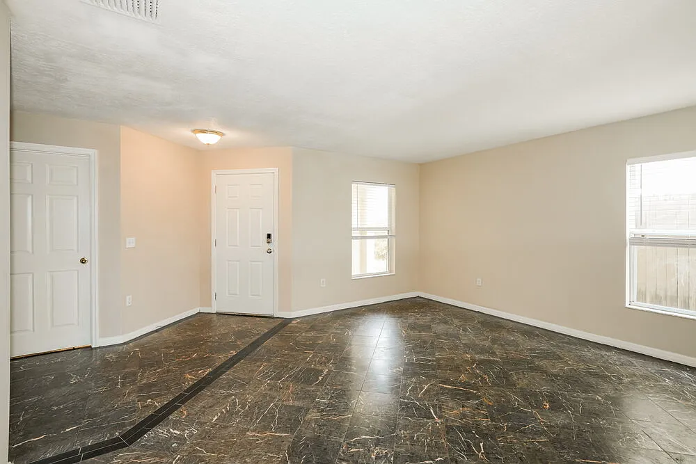 3 bed, 2.5 bath, 2270 sqft, $2,030 — Photo 4